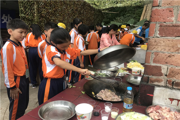 東莞農(nóng)家樂(lè)野炊柴火飯.jpg 東莞農(nóng)家樂(lè)野炊柴火飯.jpg